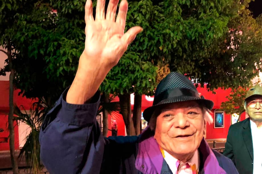 Fotografía de archivo del 9 de enero de 2018, en la que se observa al cantante mexicano Tony Camargo mientras posa al término de una conversación con EFE, en la ciudad de Mérida, en el estado de Yucatán (México).
