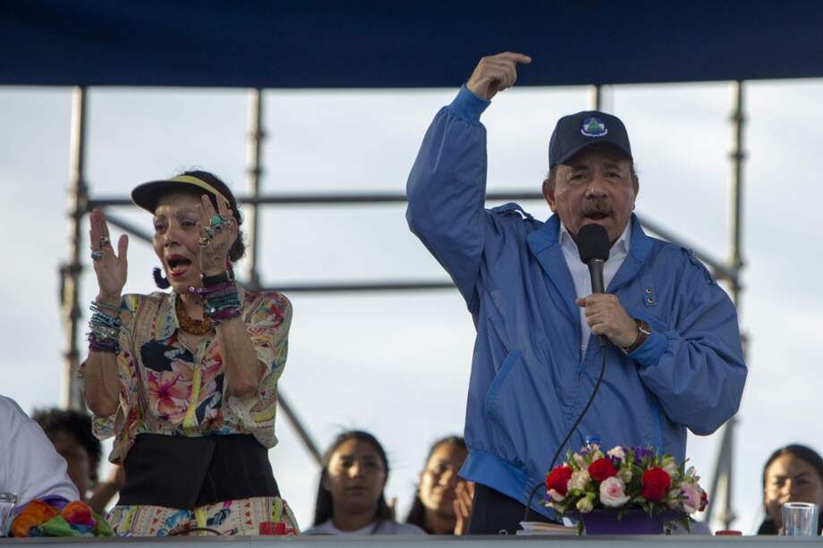 El presidente de Nicaragua, Daniel Ortega, junto con su esposa, Rosario Murillo. / EFE