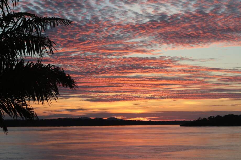 Guainía, que quiere decir “tierra de muchas aguas”, hace honor al privilegio de tener grandes ríos a su alrededor. Departamento rico en flora y fauna y mágicos atardeceres. / Fabio E. González