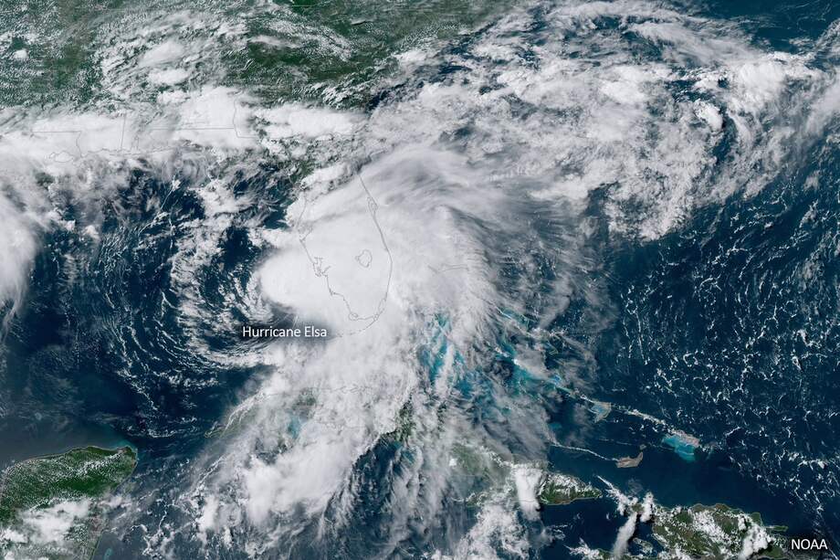 Imagen satelital NOAA GOES-East del huracán Elsa a medida que avanzaba por la costa oeste de Florida el pasado 6 de julio de 2021.