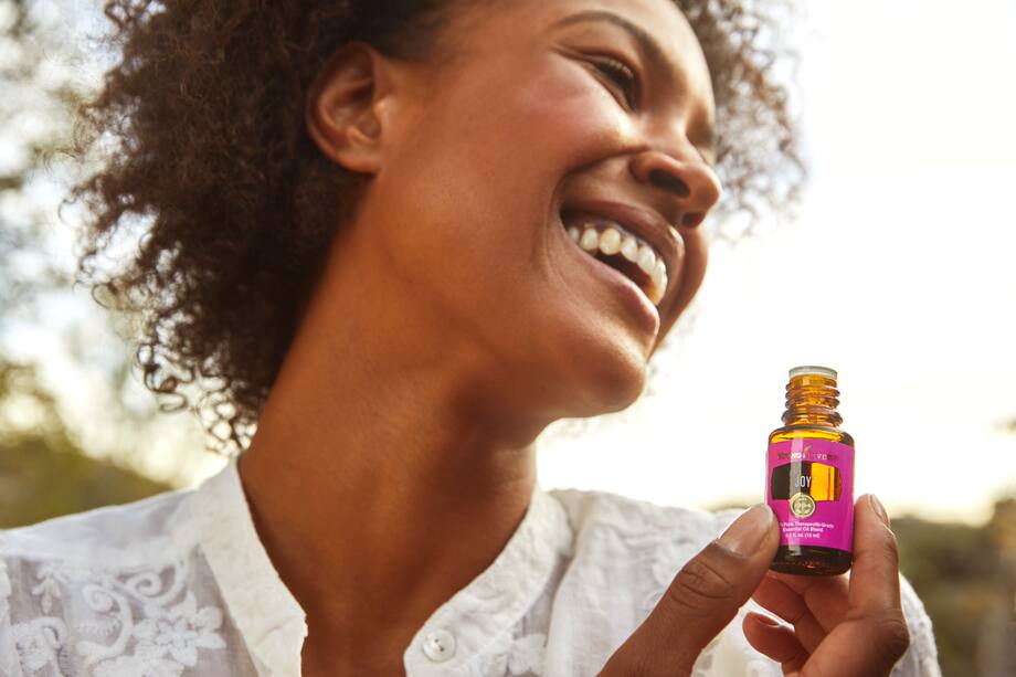 Los aceites esenciales puedes ser usados a través de un difusor de aromas o poniendo un par de gotas sobre alguna zona del cuerpo.