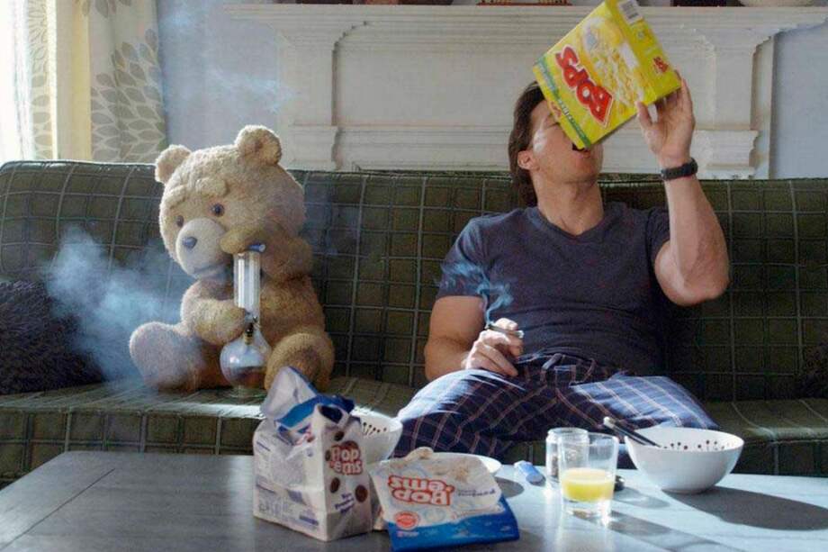 El oso Ted y Mark Wahlberg en la película "Ted".