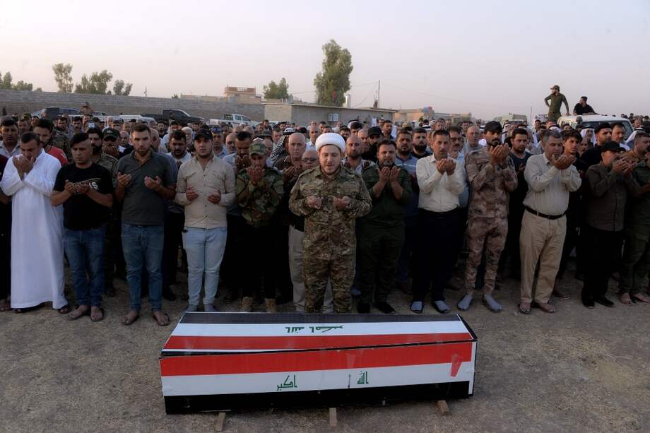 El Pentágono hizo ataques aéreos selectivos en represalia contra "instalaciones utilizadas por grupos de milicias respaldados por Irán" en la frontera entre Irak y Siria. Las milicias respondieron.