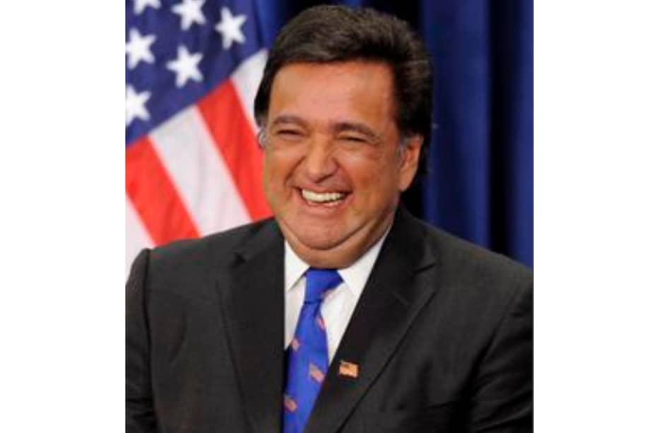 El 5 de noviembre de 2002, Bill Richardson se convirtió en el único gobernador hispano de Estados Unidos en ese entonces y el quinto en la historia de Nuevo México, el estado con mayor porcentaje de población latina del país.