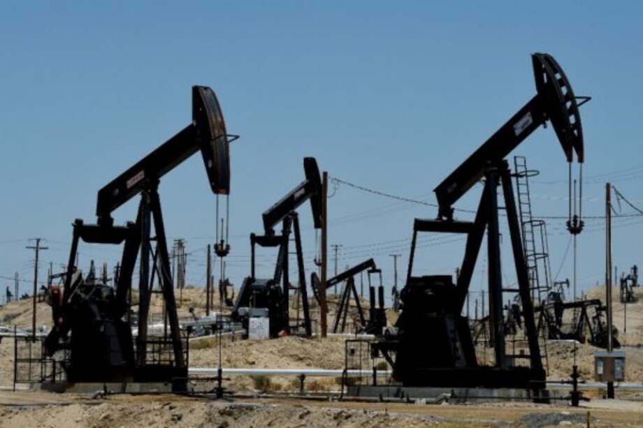 Se estima que para 2050 las fuentes de combustibles fósiles caducarán. / AFP