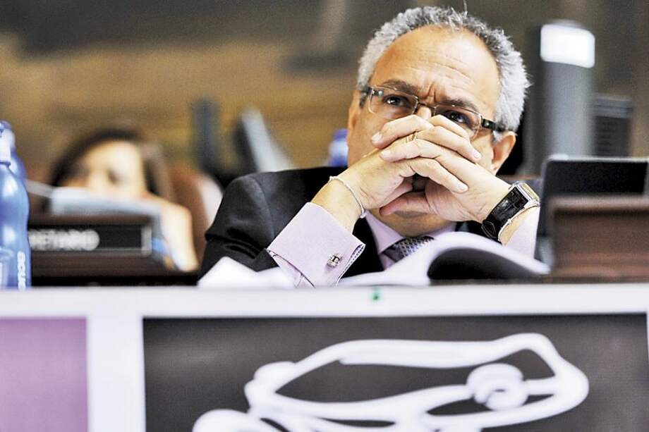 Diego Bravo, director de la Empresa de Acueducto y Alcantarillado de Bogotá, en el debate de control político. / Luis Ángel