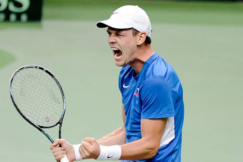 Tomas Berdych celebra tras derrotar al español Nicolás Almagro