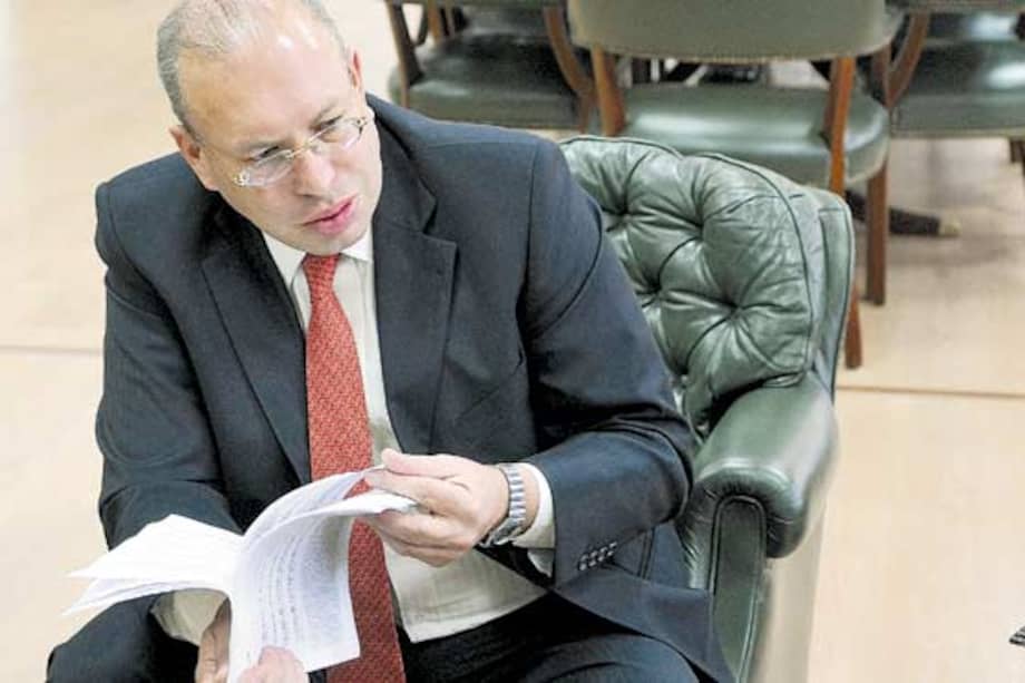 Fiscalía archiva investigación contra registrador Carlos Ariel Sánchez