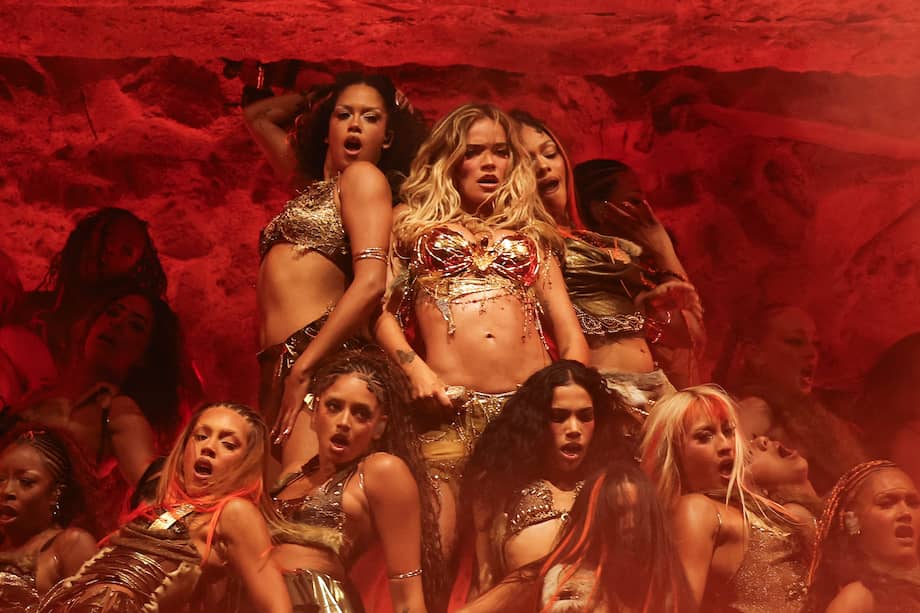 La cantante colombiana Karol G en el escenario de Coachella. / Valerie Macon / AFP