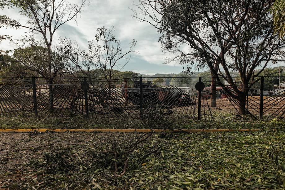 Un lanzador Buk destruido en la base aérea de La Carlota, en Caracas, tras los ataques de EE. UU. The New York Times