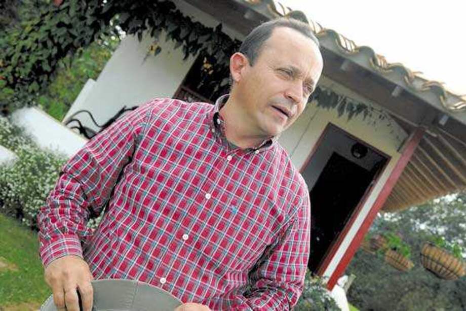 Testigo contra Santiago Uribe por vínculos con 'paras' dice que la Fiscalía lo engañó