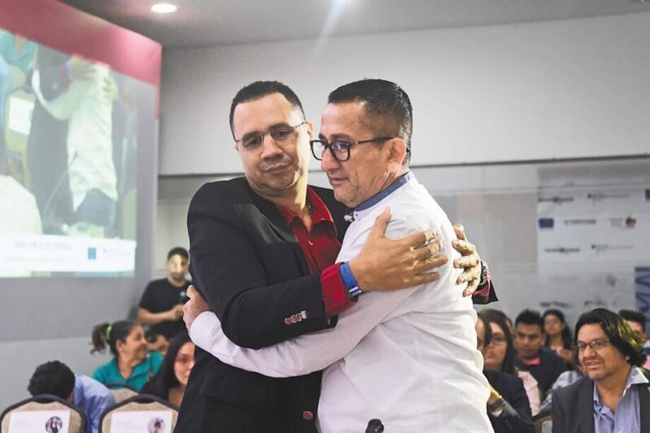 Jorge Laverde junto a Emiro Ropero, excomandantes de la guerra que pidieron perdón a sus víctimas. / Gustavo Torrijos