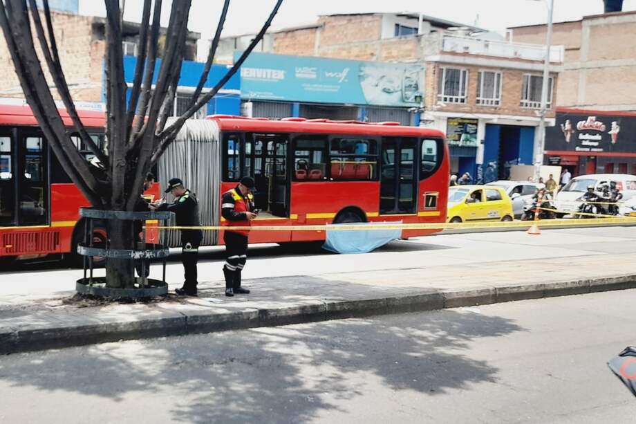 De acuerdo con la información, el accidente ocurrió en la Avenida Caracas con calle 24 sur, en la localidad de Antonio Nariño
