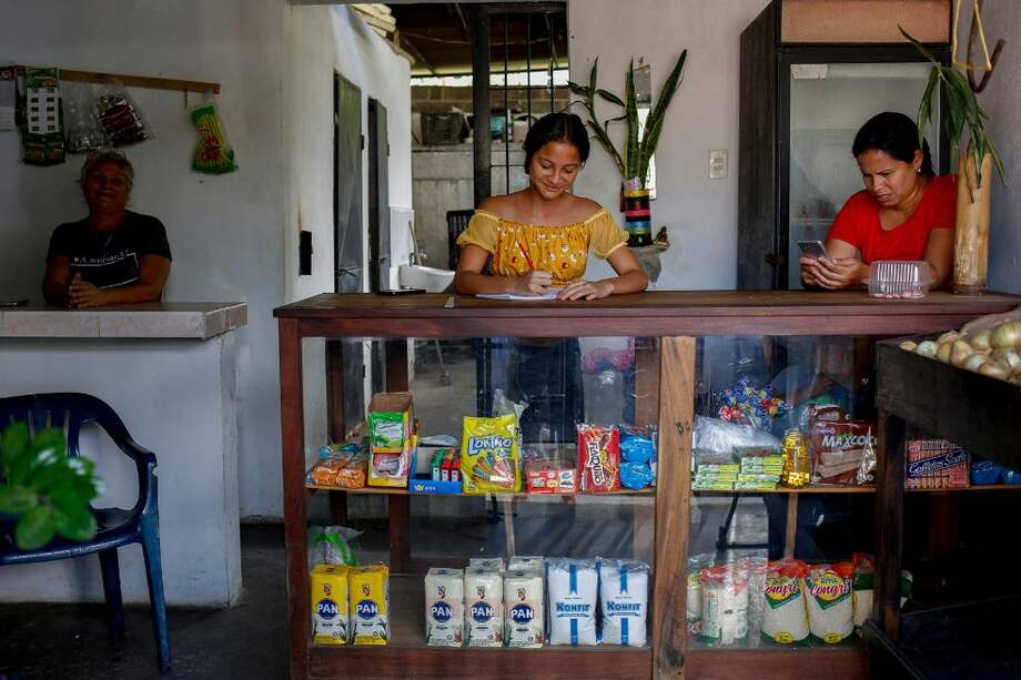 Ante la crisis de la educación pública en Venezuela, donde las escuelas tienen un déficit alarmante de maestros, las clases particulares han adquirido popularidad.