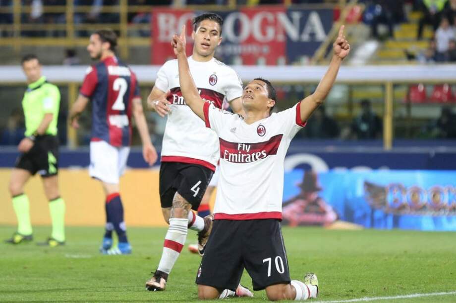 Carlos Bacca celebra el gol contra Bolonia. Foto: EFE