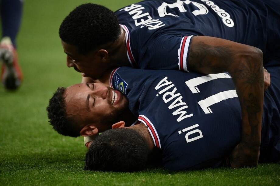 Neymar renovó su contrato con el PSG.