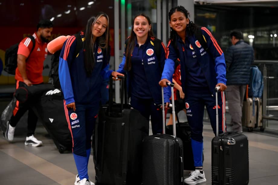 Jugadoras de la selección femenina sub-20 de Colombia rumbo al Mundial de la FIFA.
