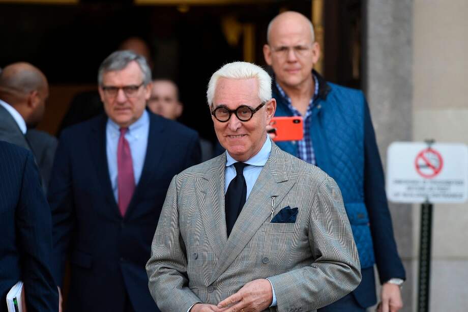 Roger Stone, uno de los amigos más cercanos de Trump condenado por obstruir una investigación, recibió el perdón presidencial.