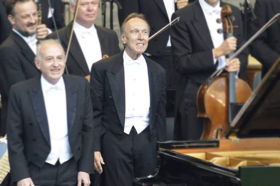 Abbado (centro), que llevaba varios años enfermo, tenía una imagen de humanista y demócrata, muy alejada del estereotipo del director de orquesta tiránico.