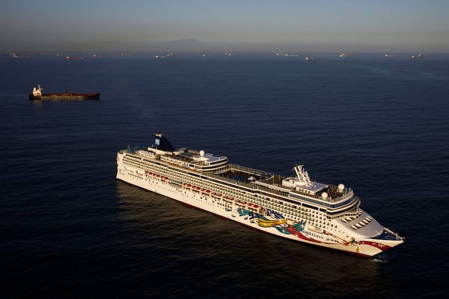 Italia prohibió a los grandes buques de crucero navegar cerca de Venecia a partir del 1 de agosto, se anunció oficialmente el martes.