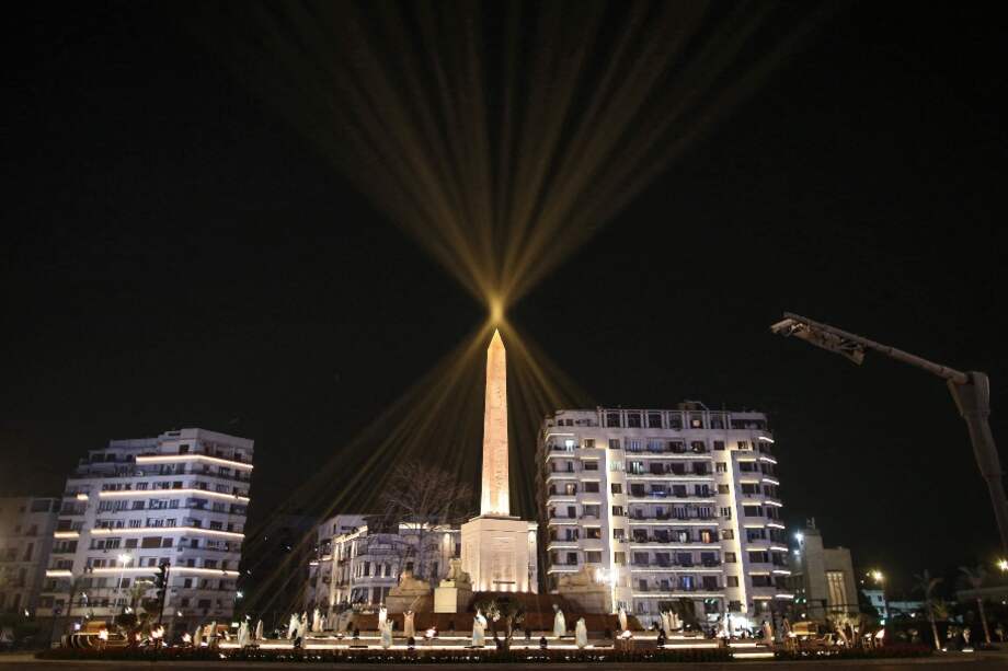 En El Cairo, Egipto, se desarrolla la Conferencia Árabe Africana, encuentro durante el cual murió el empresario Mohammad al-Qahtani.