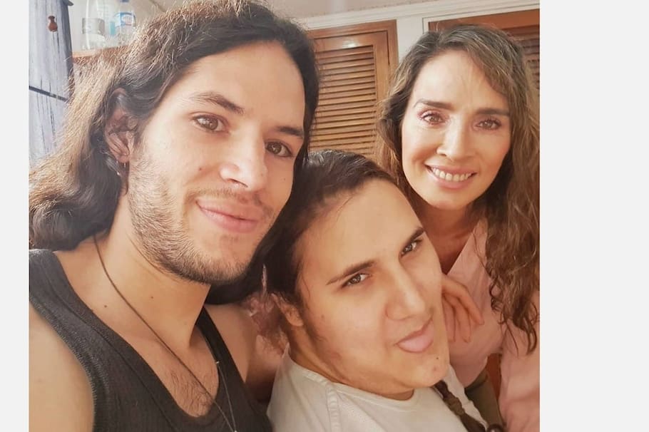 Luly Bossa con su dos hijos, Lucciani y Ángelo.