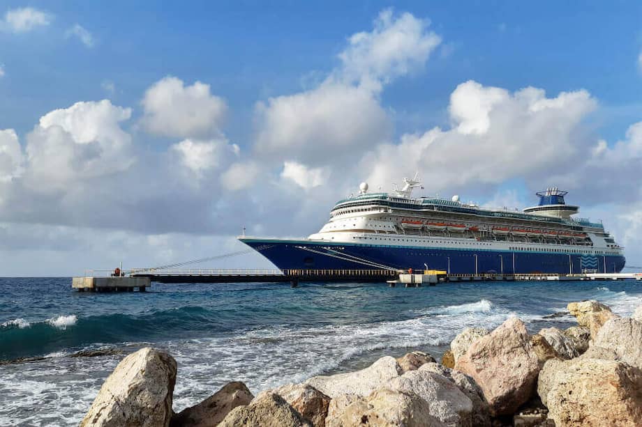 El Monarch de Pullmantur debía desembarcar el pasado 14 de marzo. / María Alejandra Castaño Carmona