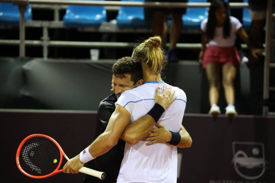 Nicolás Barrientos (izq.) celebra junto a su compañero Rafael Matos.