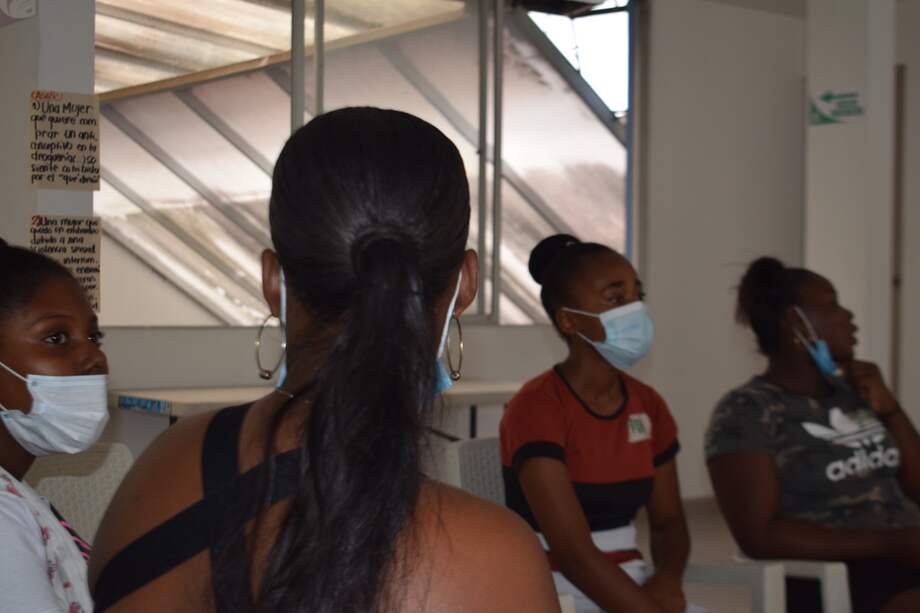 En el 54.5% de los hogares de Tumaco, son las mujeres quienes más ingresos aportan.