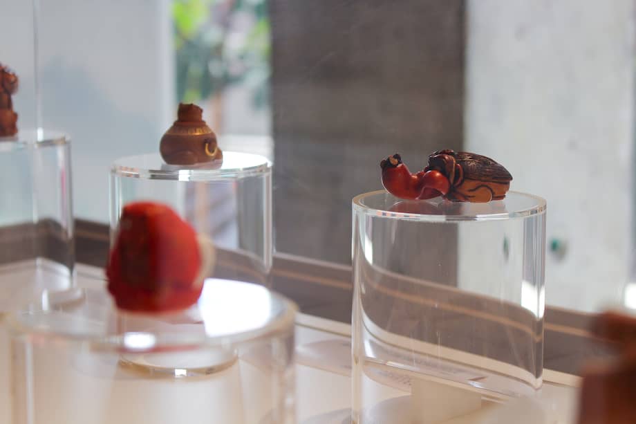 Netsuke que hacen parte de la muestra Netsuke Contemporáneo, del 16 de julio al 18 de septiembre, en el Centro del Japón, Universidad de los Andes.