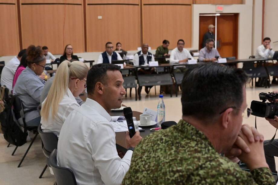 En el consejo de seguridad participaron el ministro de Defensa, Pedro Sánchez Suárez; la gobernadora del Valle, Dilian Francisca Toro; el alcalde de Cali, Alejandro Eder, y la cúpula militar y policial.