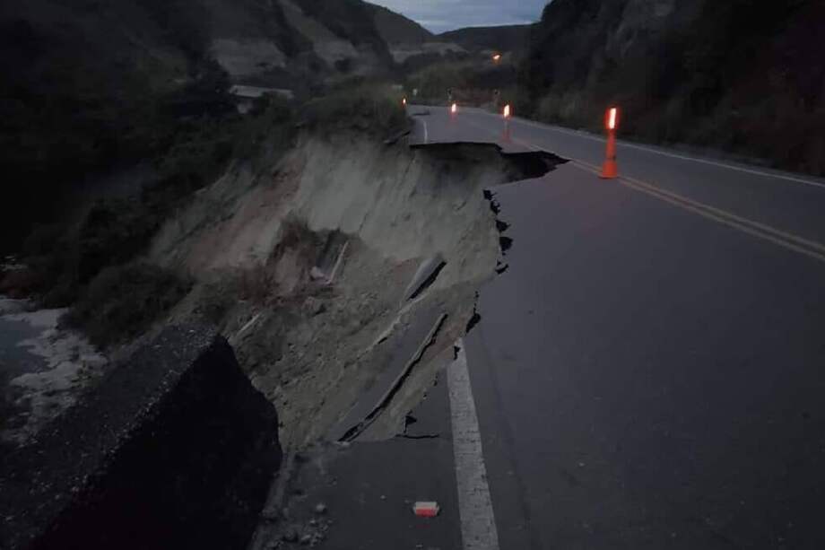 En la emergencia no hubo heridos o vehículos afectados. / Twitter @CARLOSHIGUITA1