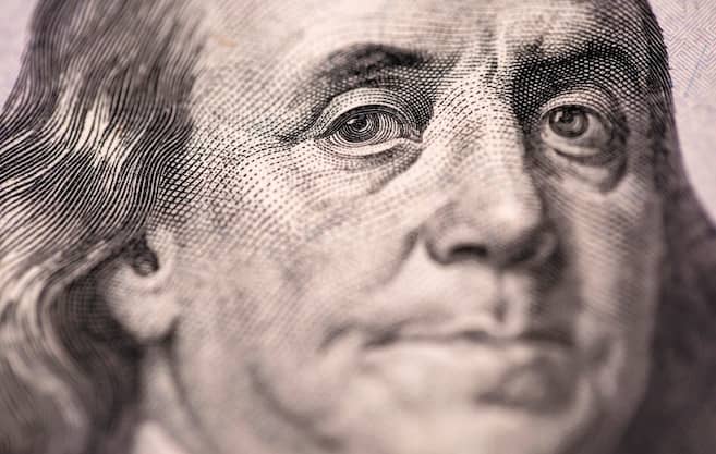 Dólar cae en Colombia tras decisión clave de la Reserva Federal