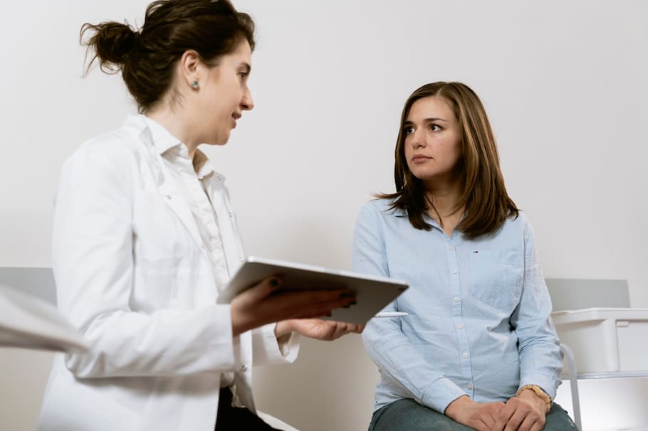 Tener todos los síntomas de estar embarazada pero que no haya un bebé, es clara muestra de poder estar pasando por un embarazo psicológico.