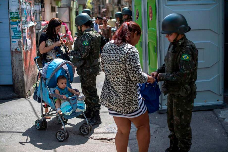 Desde mediados de 2017, los militares apoyaban a la policía de Río de Janeiro. / AFP