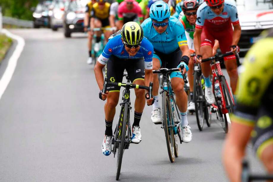 Esteban Chaves sufrió para terminar la décima etapa del Giro. / AFP