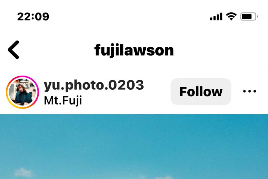 La popular imagen del Fuji con una tienda de Lawson.