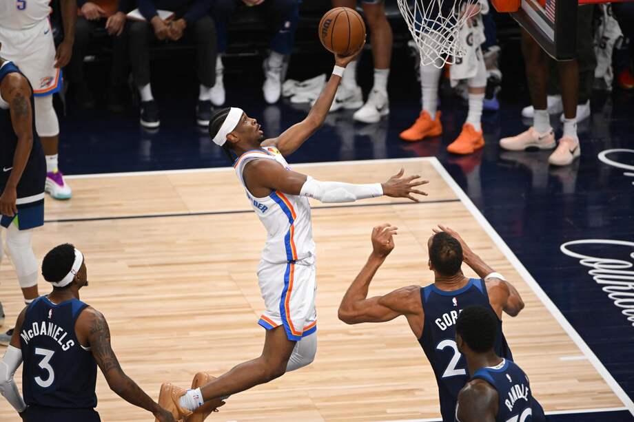 El Jugador Más Valioso (MVP) de la temporada lideró la victoria en condición de visitante para dejar la serie 3-1. El alero Jalen Williams y el pívot Chet Holmgren contribuyeron con 34 y 21 puntos.