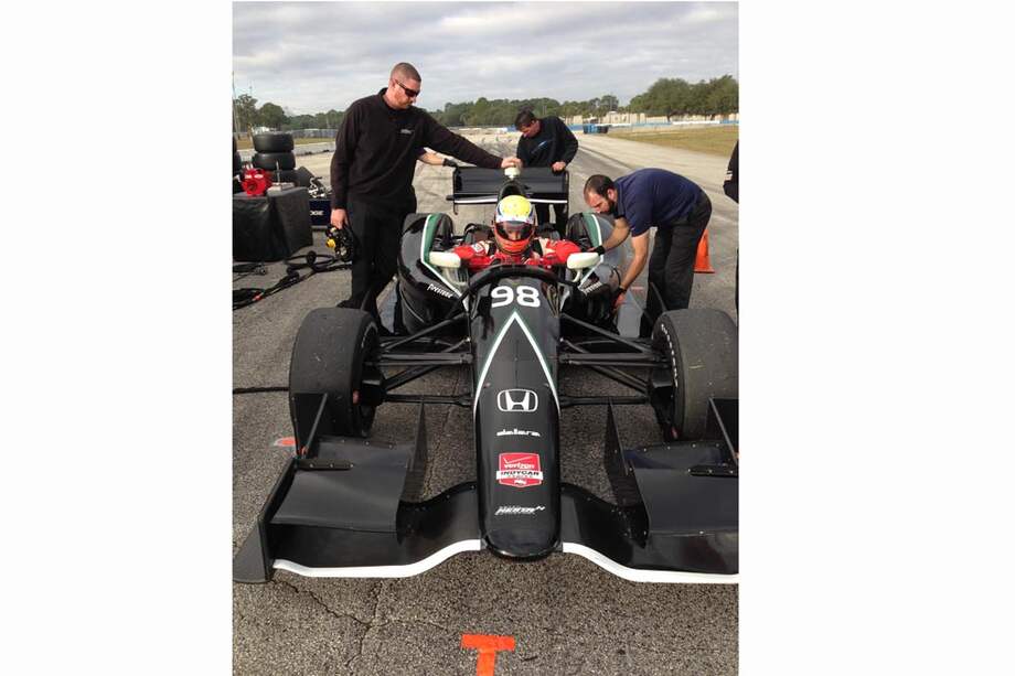 El piloto colombiano Gabby Chaves busca un asiento en la IndyCar.