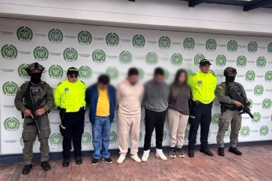 La jefa de la organización, identificada con el alias “Nelly”, junto con su esposo, mantenía el control sobre las víctimas mediante amenazas de deportación y de afectar su historial migratorio ante las autoridades españolas.