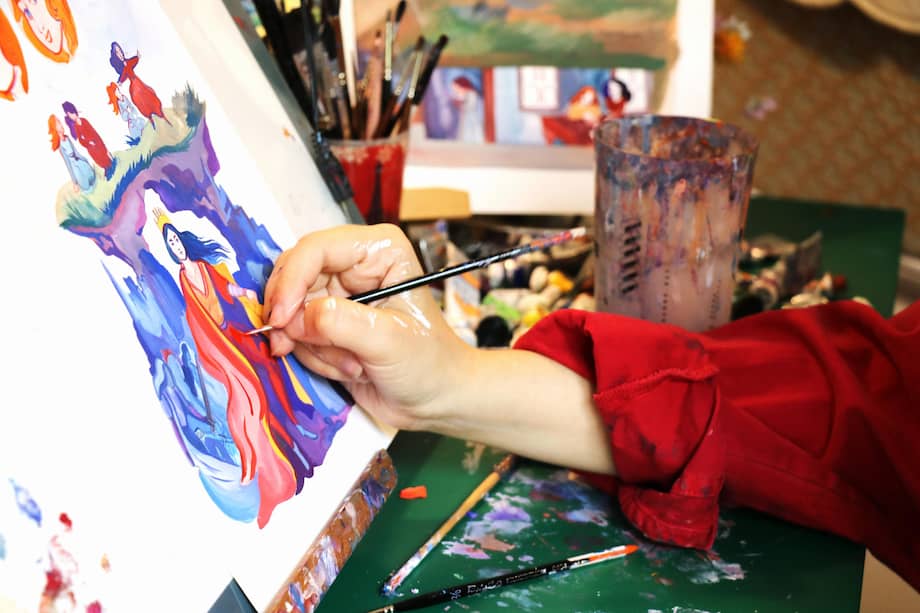 La ilustradora Paulina Spucches presenta Brontëana, una novela gráfica pintada a mano que revive la historia de Anne Brontë y su papel pionero en la literatura feminista del siglo XIX.