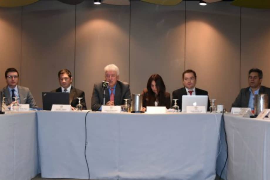 El presidente de la Dimayor, Jorge Fernando Perdomo (c), encabezó la reunión de este lunes. / Dimayor