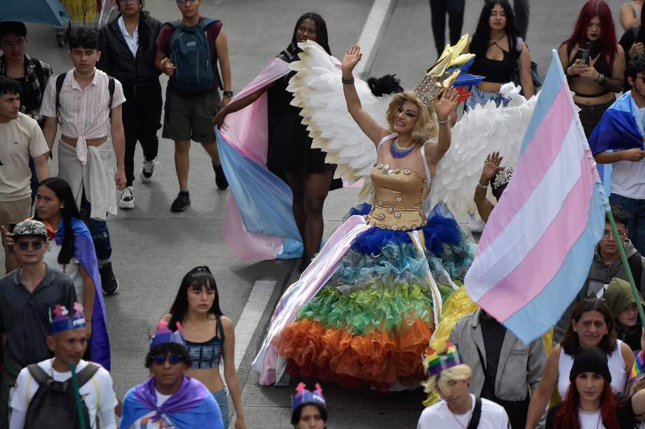 Colorido y brillo en la marcha del orgullo LGBTIQ+