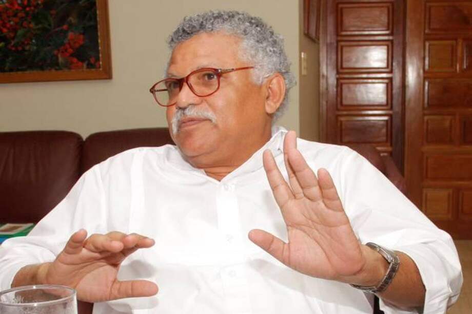 Exembajador en Jamaica y profundo conocedor del Caribe, Alfonso Múnera (en la foto) nos hace conscientes del ser caribeño, destaca el escritor Julio Olaciregui.