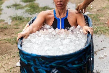 Baños de hielo: los riesgos de sumergirse en agua helada de los que no le han hablado