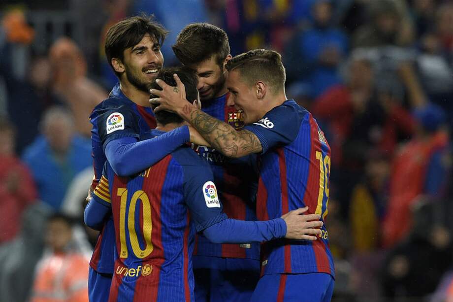 Los jugadores del Barcelona celebran el gol de Lionel Messi. / AFP