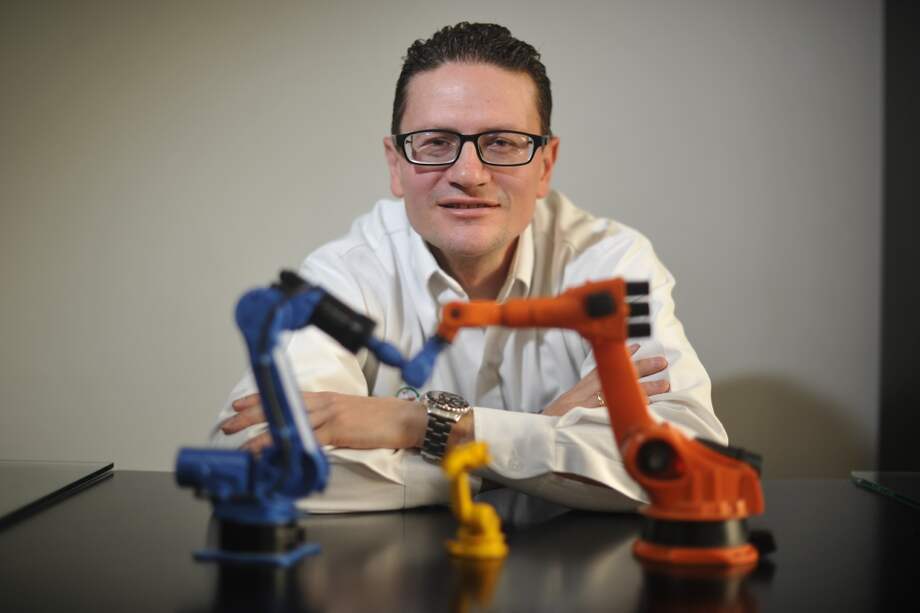 Camilo Barrera es el creador de Robotika, una empresa que busca acercar la tecnología a la industria colombiana. / Gustavo Torrijos - El Espectador