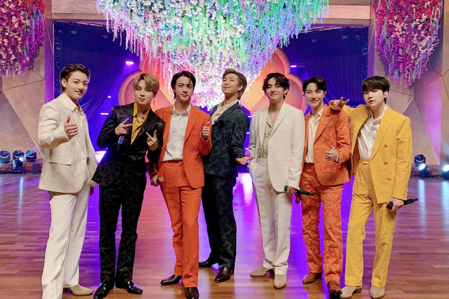 Los 7 miembros de BTS realizaron una interpretación a la altura de una ceremonia de entrega seguida por millones de espectadores en todo el mundo.