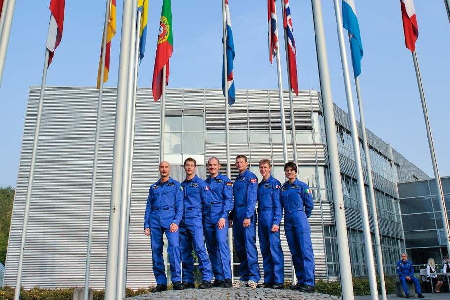 La última selección tuvo lugar en 2008-09 y dio la bienvenida a estas caras conocidas al Cuerpo de Astronautas de la ESA: (desde la izquierda) Luca Parmitano, Thomas Pesquet, Alexander Gerst, Andreas Mogesen, Tim Peake, Samantha Cristoforetti.