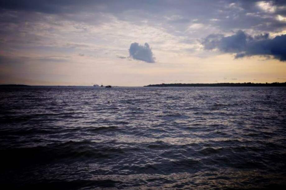 Al amor le sobra una letra. Al amor le falta el orden que tiene la palabra mar.